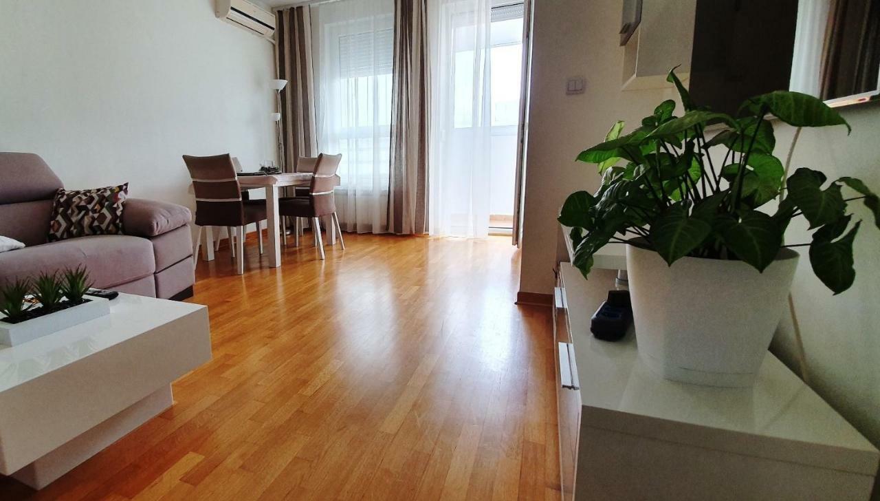 Royal Apartment Belvill Belgrado Buitenkant foto