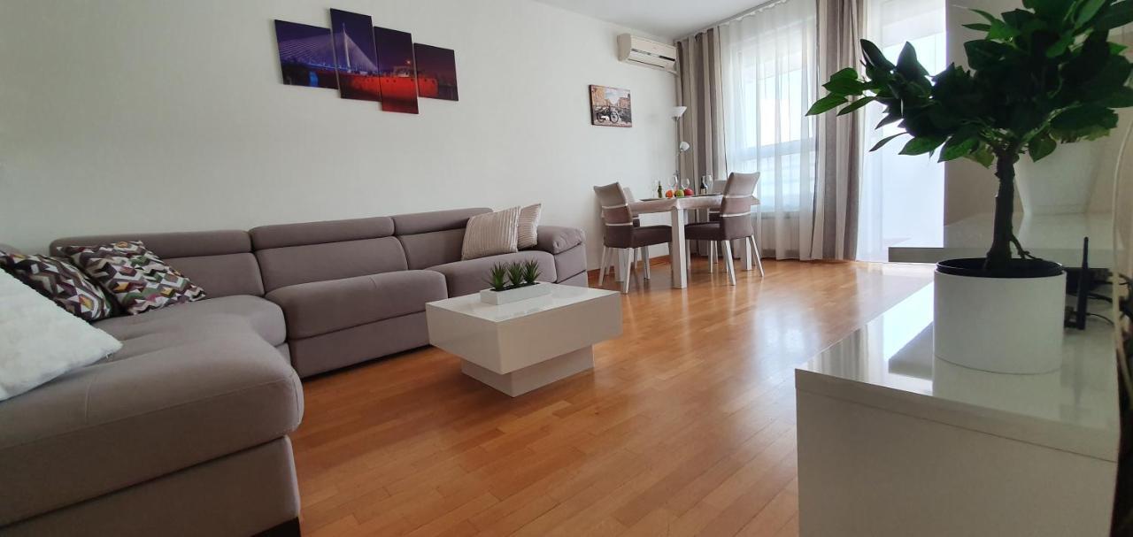 Royal Apartment Belvill Belgrado Buitenkant foto