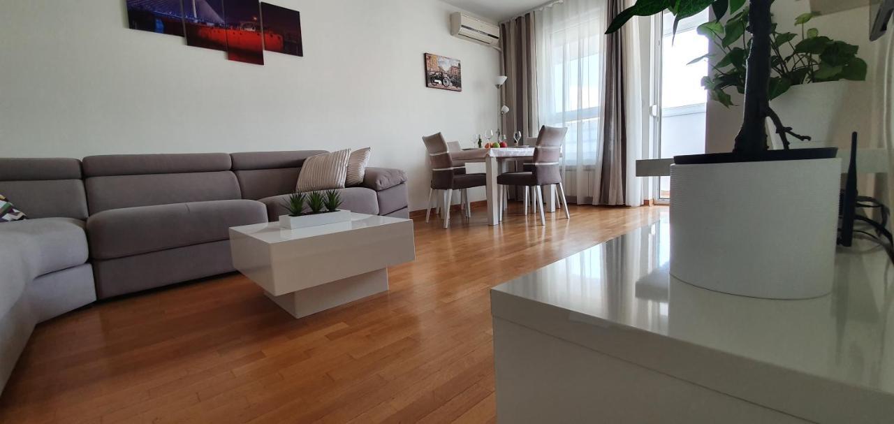 Royal Apartment Belvill Belgrado Buitenkant foto